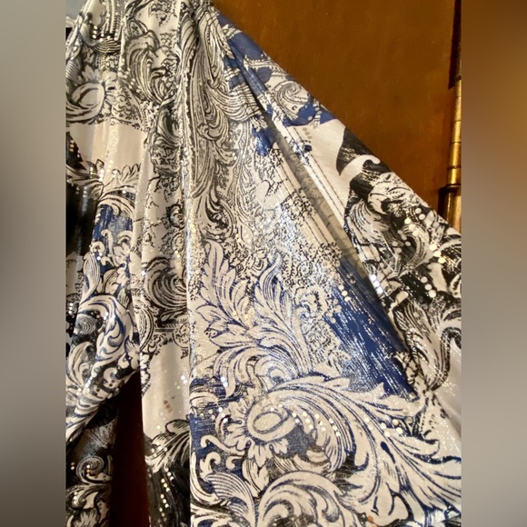 Women’s Dressy Shirt Size L - Picture 2 of 6